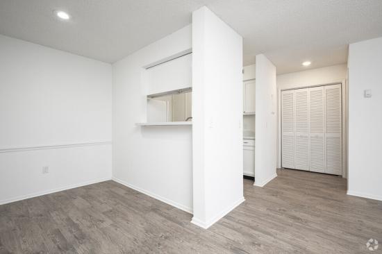 1bed,1bath 617 sq ft - Oaks of Lakebridge